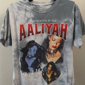 Aaliyah Gray Graphic Tee - Short Sleeve